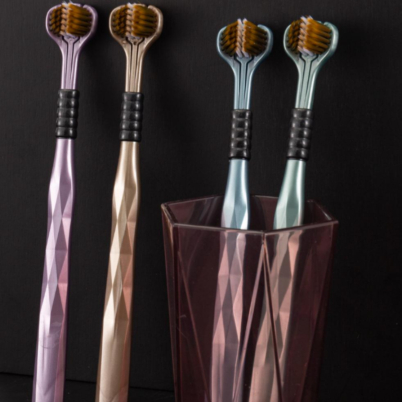 🦷Three headed multi angle cleaning toothbrush【Four-piece gift box】