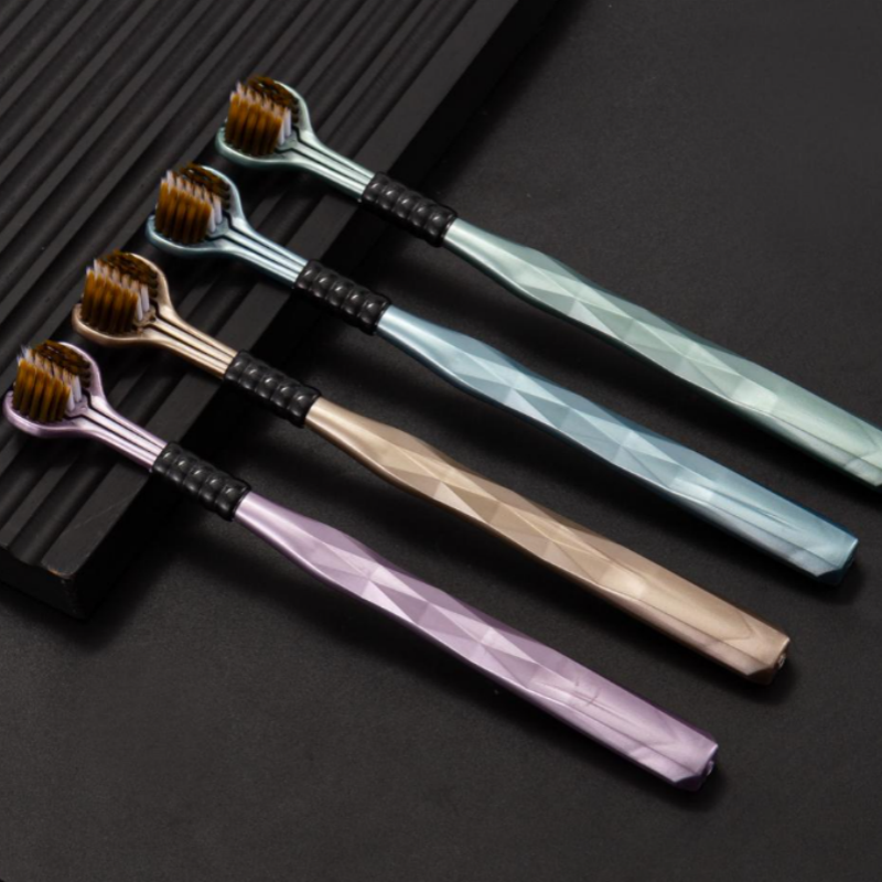 🦷Three headed multi angle cleaning toothbrush【Four-piece gift box】