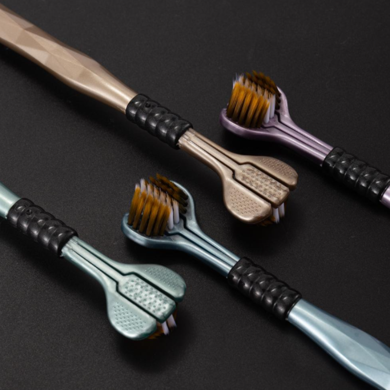 🦷Three headed multi angle cleaning toothbrush【Four-piece gift box】