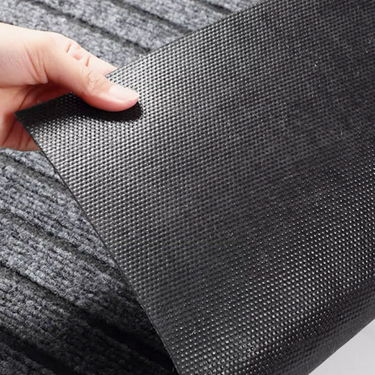 Neklizajući tepih koji se može prati i otporan na masnoću