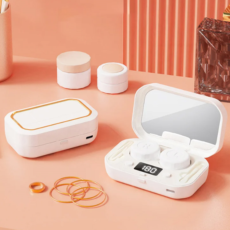 Chytrý dobíjecí čistič kontaktních čoček