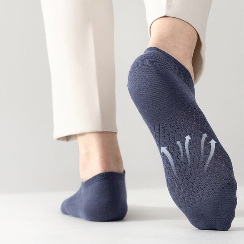 🔥Men's Solid Color Mesh Socks – Breathable, Moisture-Wicking for All-Day Comfort🌿