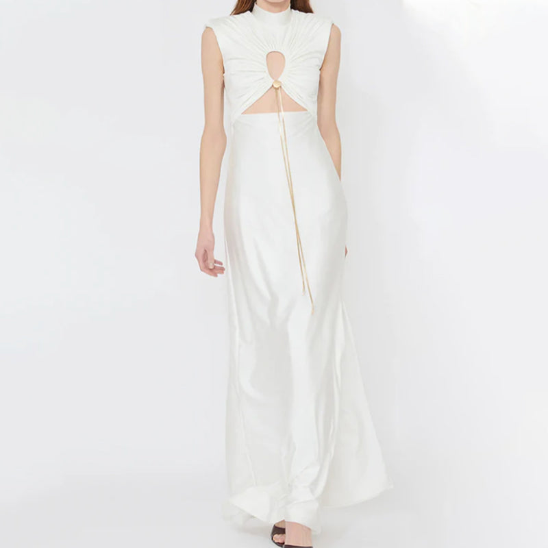 Genis ihålig elastisk byst med hög hals ärmlös hopsamlad maxiklänning