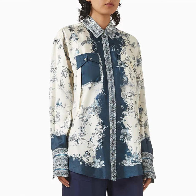 Blusa solta boêmia elegante de cetim com cor contrastante e estampa exclusiva com botão e bolso