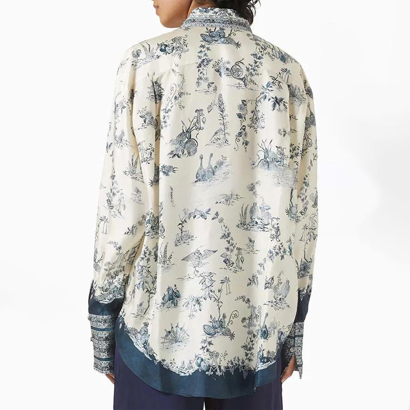 Blusa solta boêmia elegante de cetim com cor contrastante e estampa exclusiva com botão e bolso