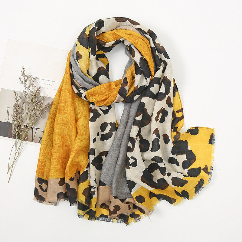 🧣 Versatile Lightweight Leopard Print Shawl Scarf
